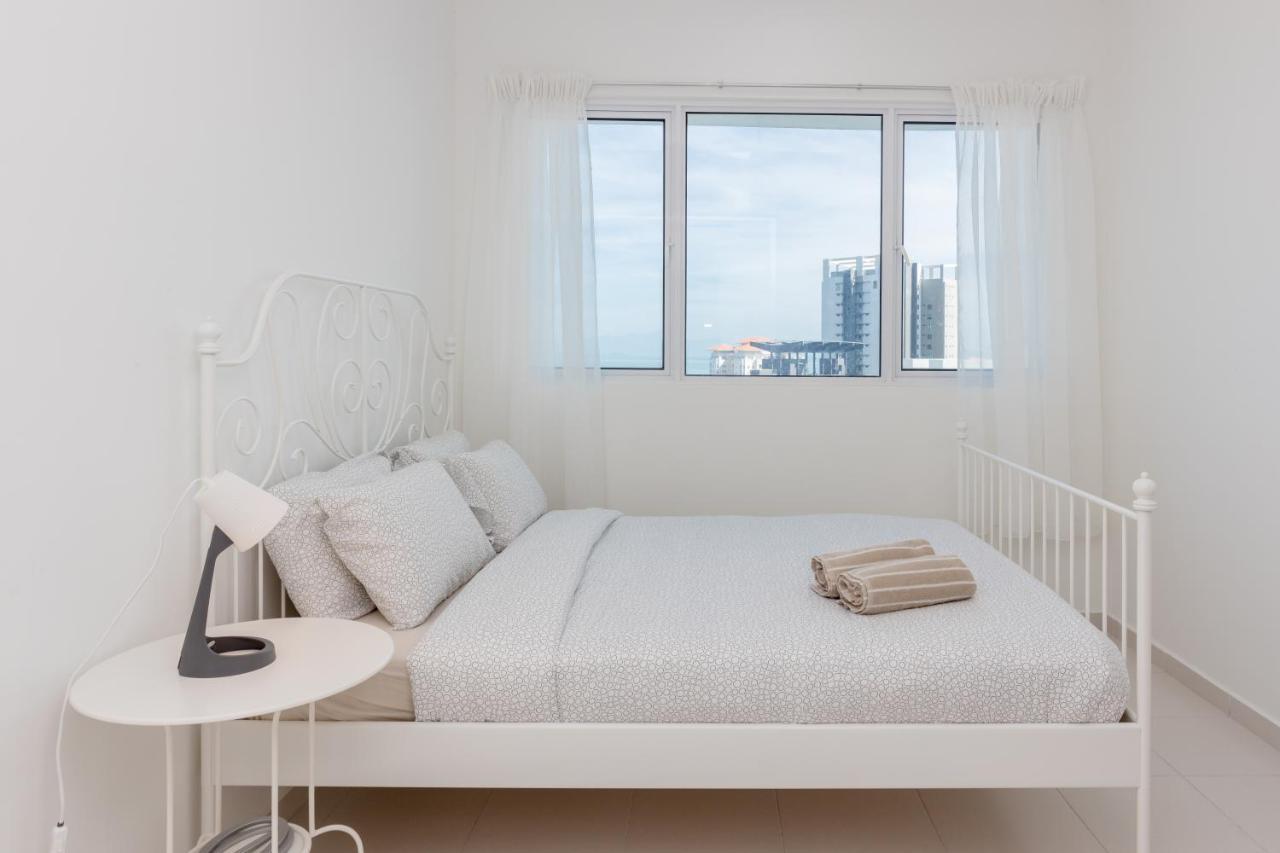 White Lagom Scandinavian House, By Sanguine Apartman Tanjung Tokong Kültér fotó