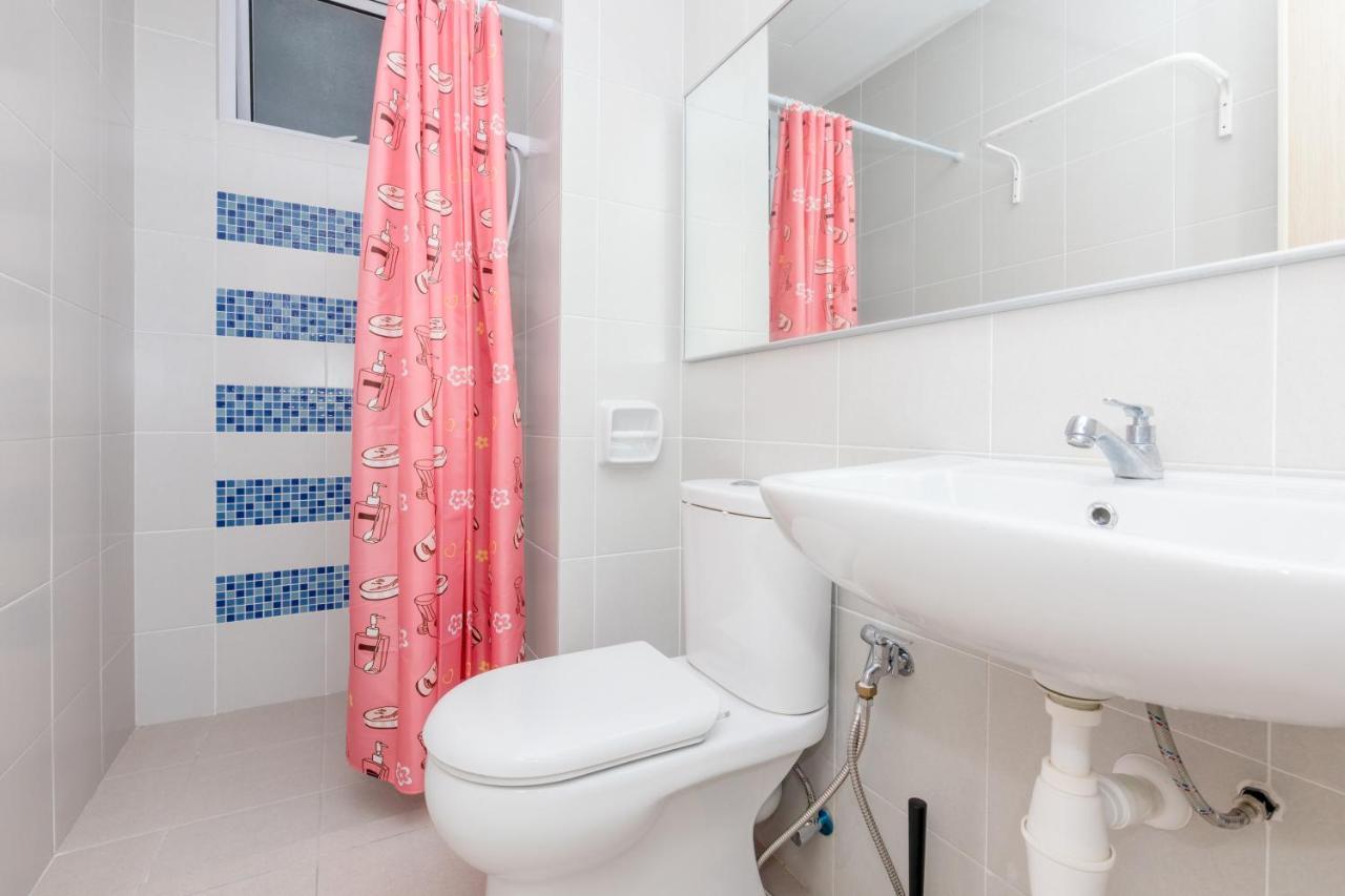 White Lagom Scandinavian House, By Sanguine Apartman Tanjung Tokong Kültér fotó